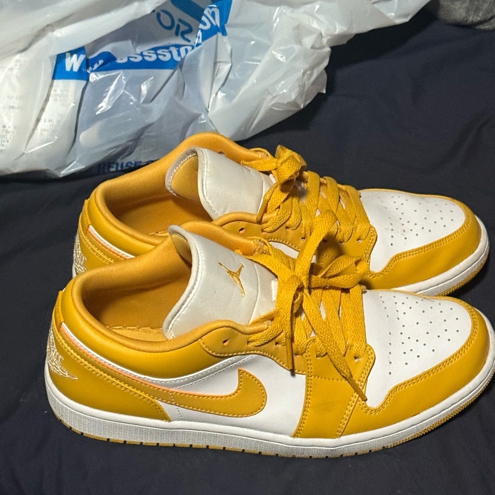 Jordan Men's Shoes Yellow and White